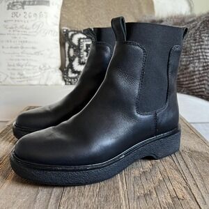 Madewell Black Leather Chelsea Ankle Boots Minimalist Dark Academia Quiet Luxury